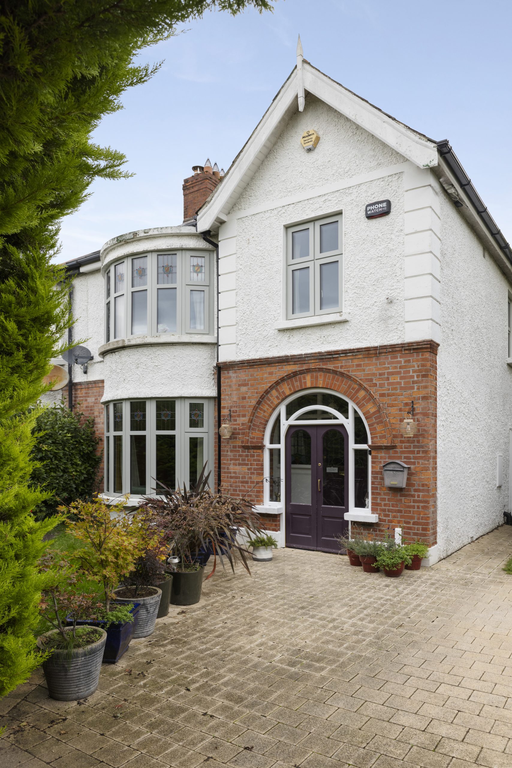 Finesse Frame windows, Agate Grey, with stained glass