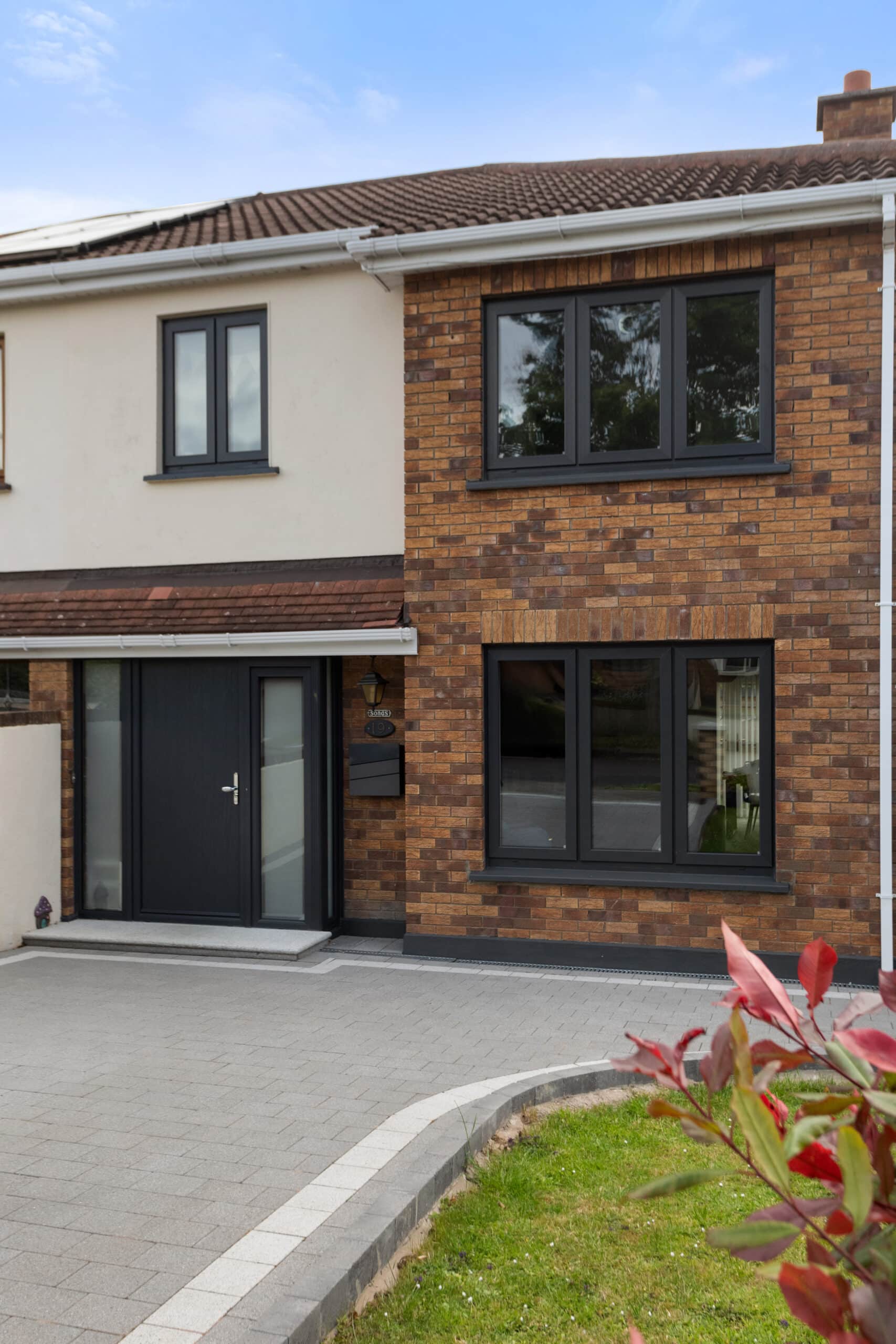 Finesse Frame windows in Anthracite Grey