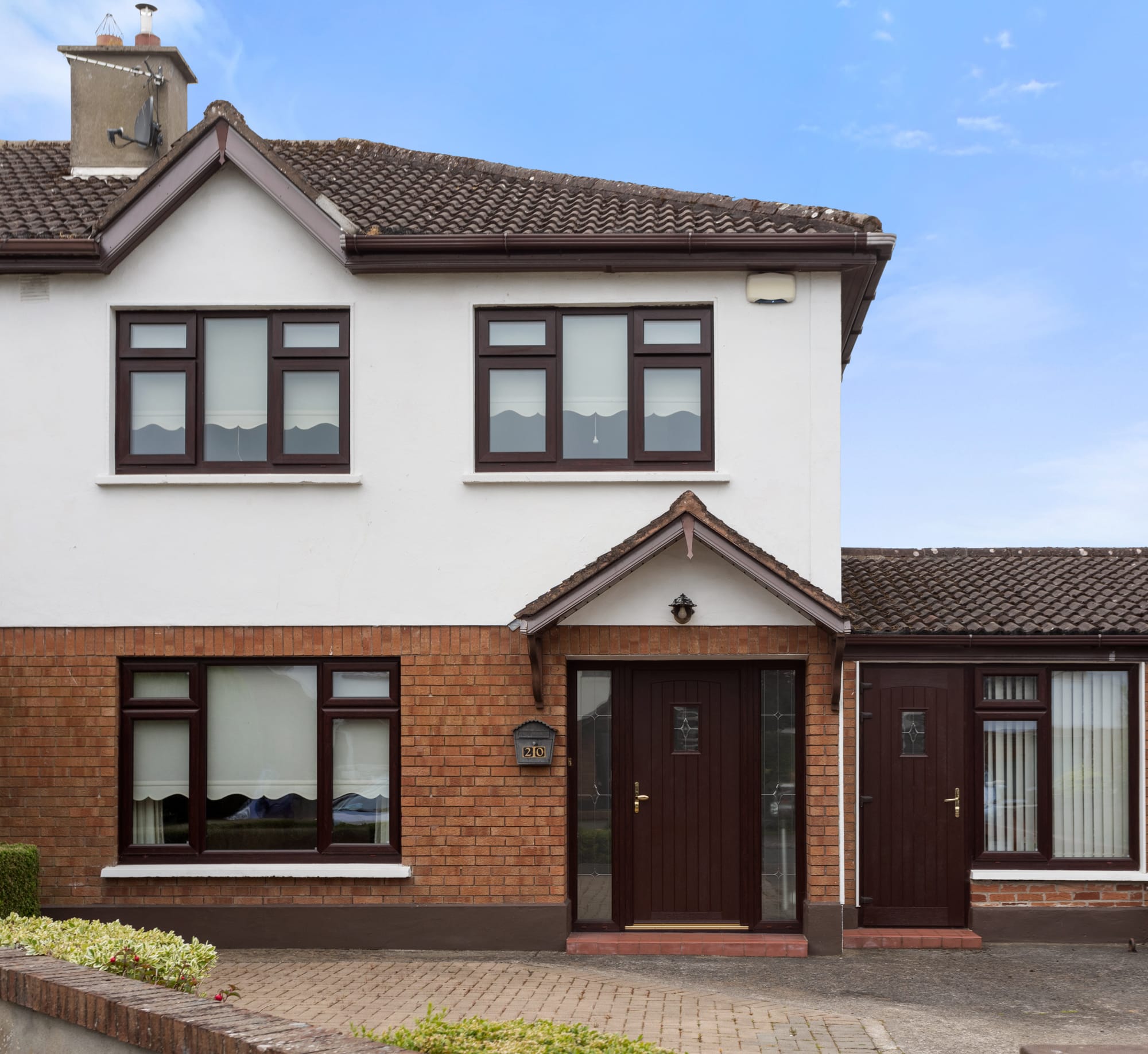 Finesse Frame windows in Rosewood