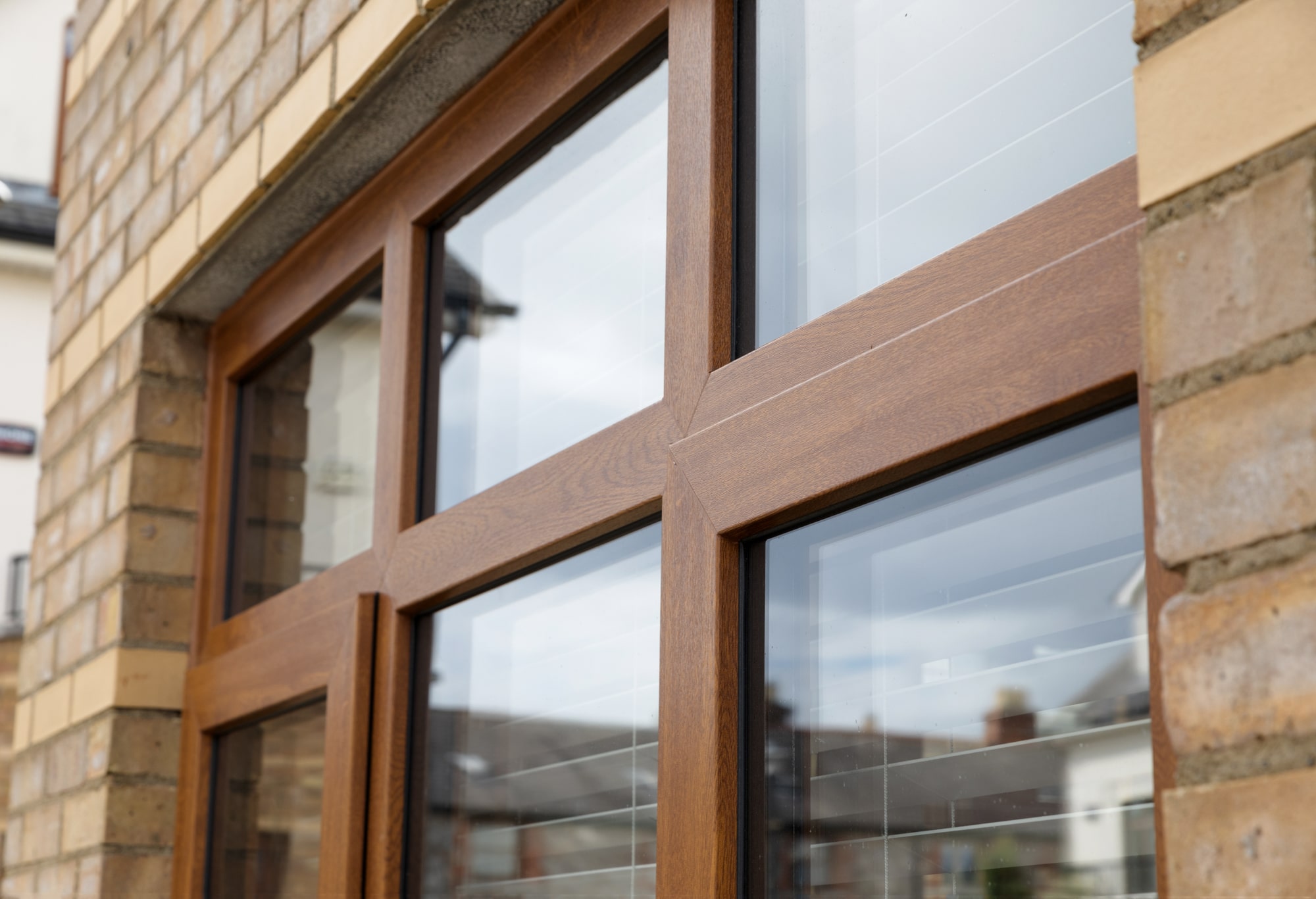 Global Finesse Frame windows, Golden Oak