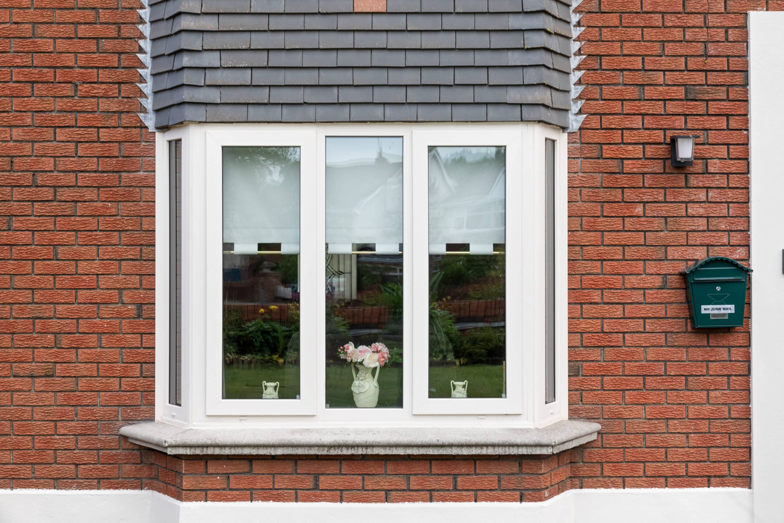 Global Finesse Frame bay window, Cream